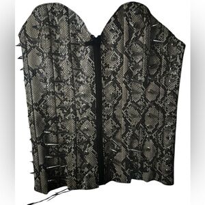 Namilia spiked reptile print